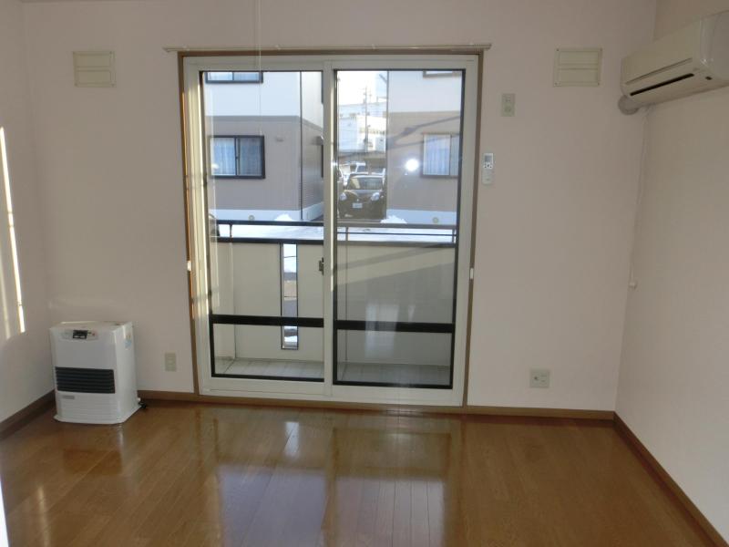 居室・リビング　同タイプの写真です。