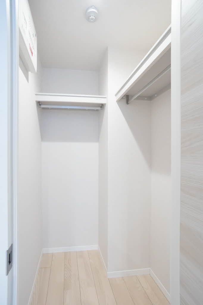収納　広々としたウォーキングクローゼットがございます。お洋服が多…