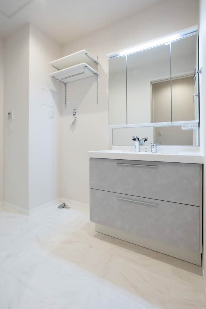 洗面設備　毎日使うものだからこそシンプルに。忙しい毎朝を迎えるように…