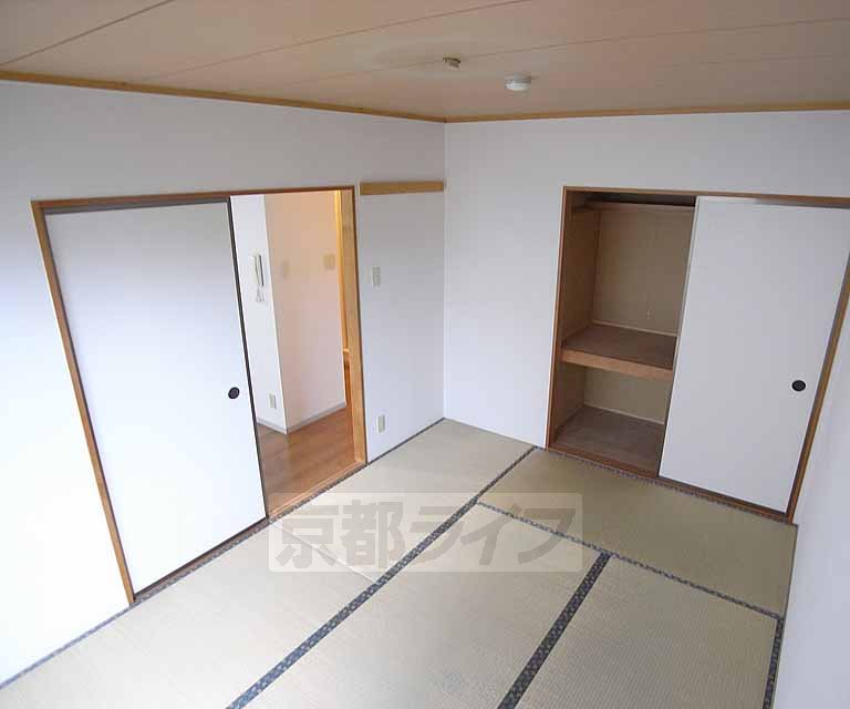 居室・リビング　食卓につかってもＯＫ！