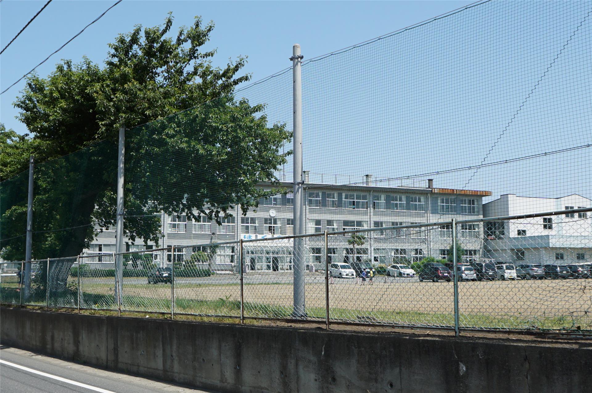 小学校　八戸市立白鴎小学校（小学校）まで1008m