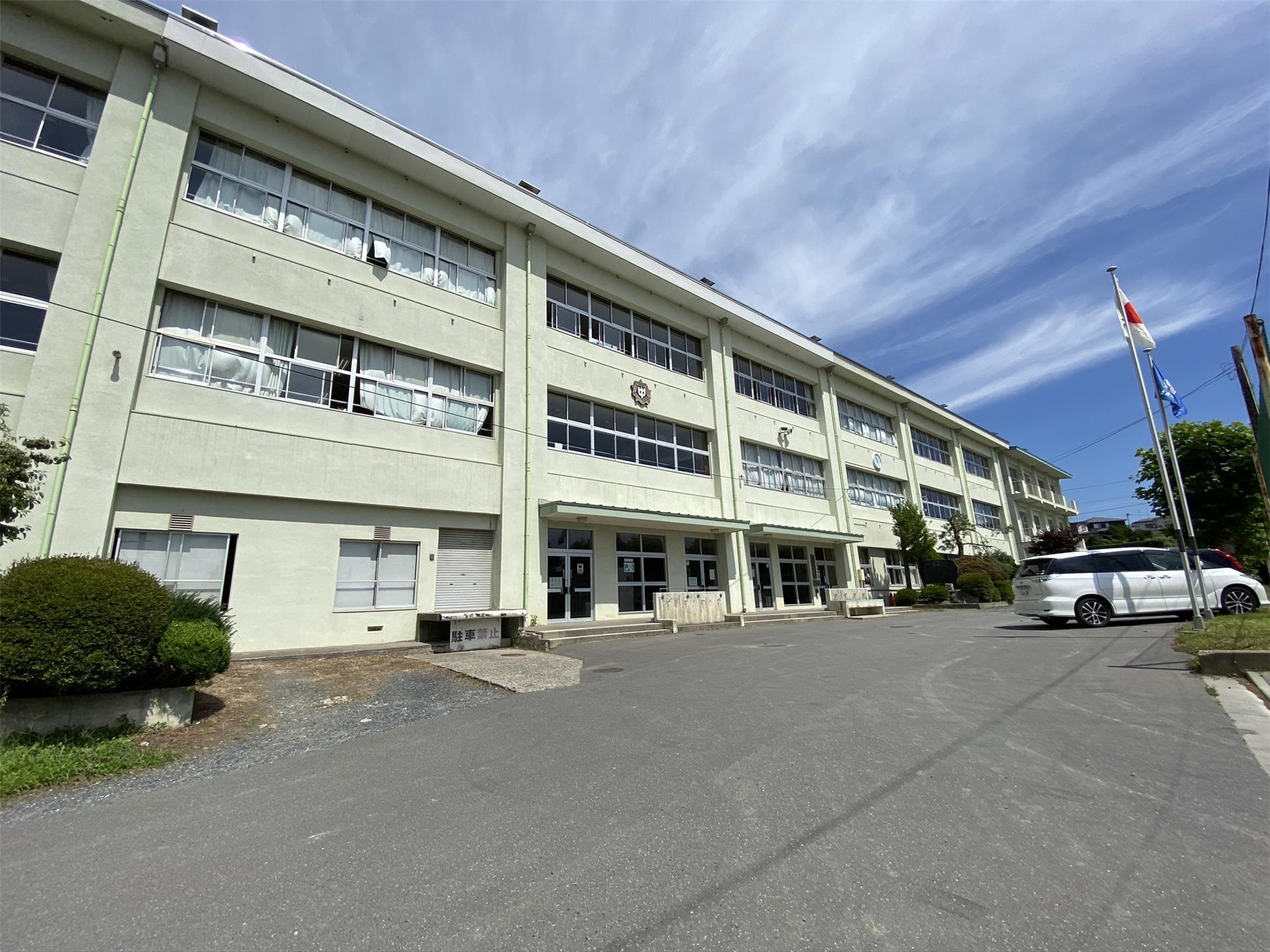 中学校　八戸市立白銀中学校（中学校）まで917m