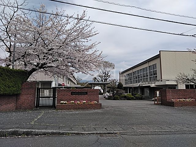 小学校　富士宮市立富士見小学校（小学校）まで1052m