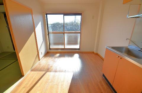 居室・リビング　室内