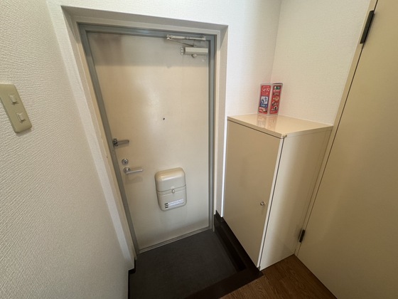 玄関　※別部屋の写真です。