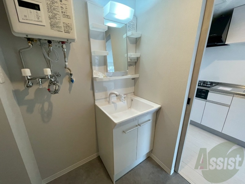 洗面設備　大きくて使いやすそうな独立洗面台になっています。