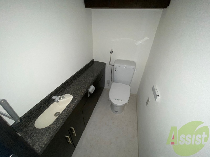 トイレ　ウォシュレット機能がついたトイレ。安心して使用できますね。