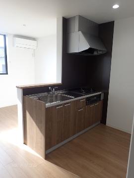 キッチン　ガスコンロとグリル付システムキッチン