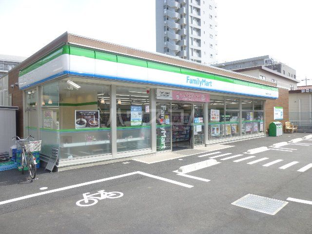 コンビニ　ファミリーマート相模大野八丁目店（コンビニ）まで66m
