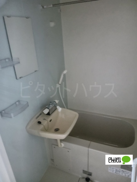 バス・シャワールーム　バス・トイレ別！