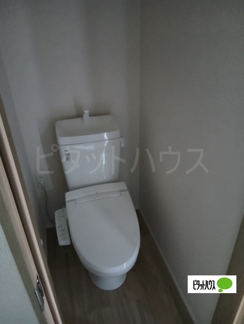 トイレ　温水洗浄便座です♪