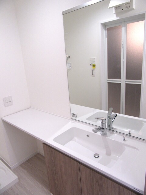 洗面設備　★朝の身支度に便利な洗髪洗面化粧台★