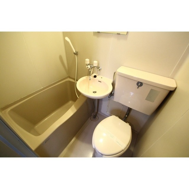 バス・シャワールーム　バス、トイレ、洗面