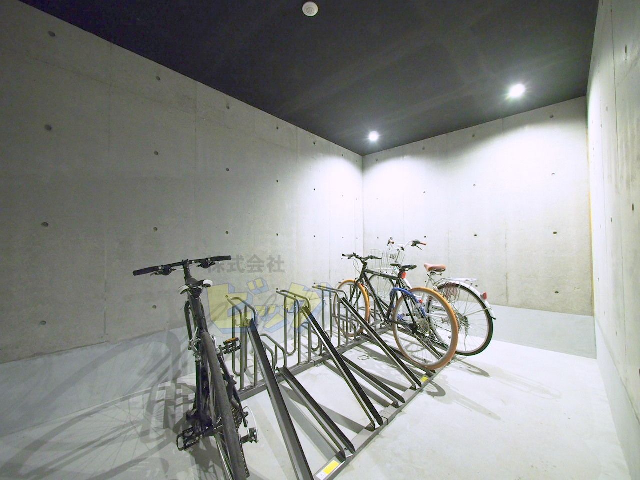 その他共有部分　屋内駐輪場完備しています♪