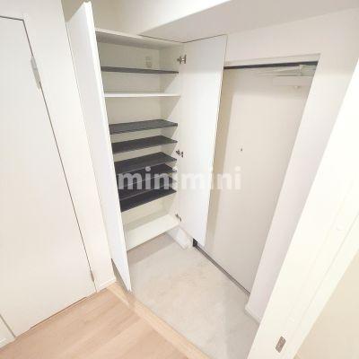 玄関　※写真は別号室のものですので現状優先とさせていただきます