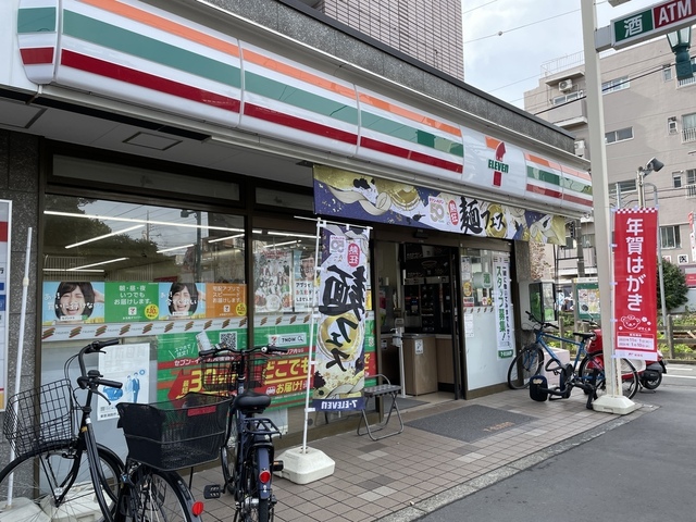コンビニ　セブンイレブン世田谷松原駅前店（コンビニ）まで383m