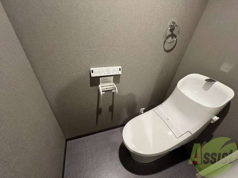 トイレ　トイレを撮影しました。温水洗浄暖房便座付きとなります。