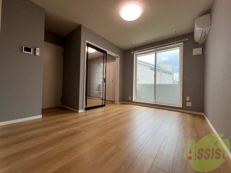 居室・リビング　リビングを撮影しました。生活のメインとなるお部屋ですね。