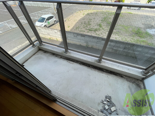 バルコニー　バルコニー広々しているので、天日干しも出来そうです。