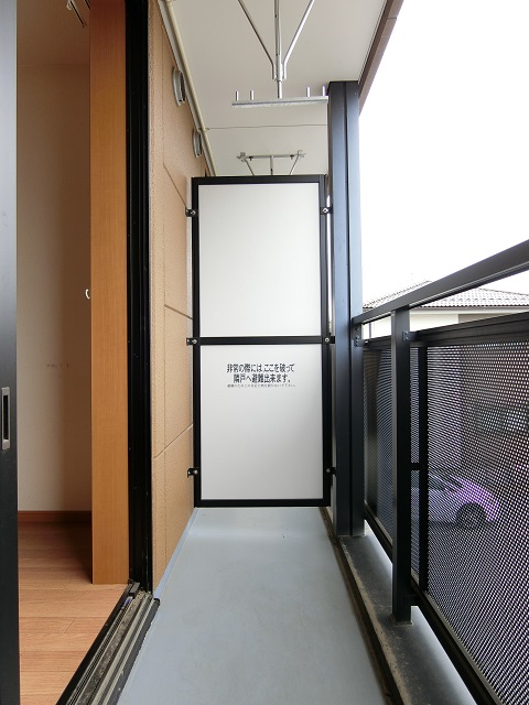 バルコニー　暖かな日差しのふりそそぐバルコニー