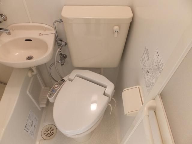 トイレ　温水洗浄便座