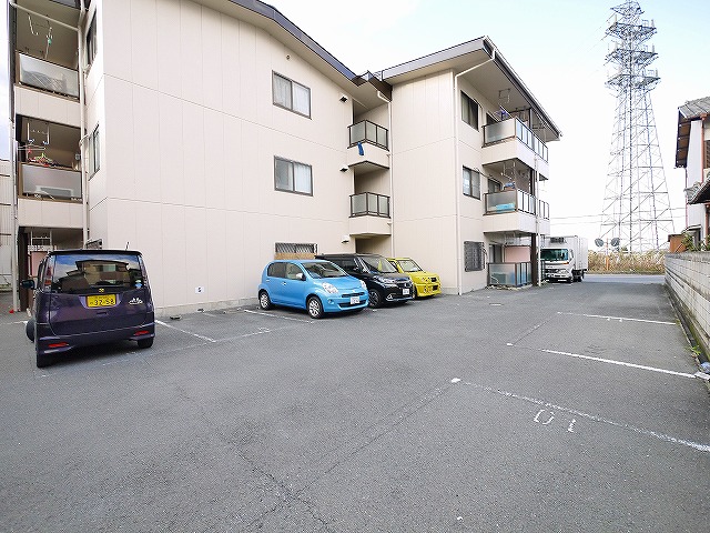 駐車場　駐車場があるので、車を買う予定の方も安心です