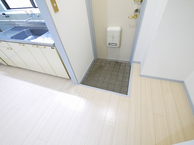 玄関　収納もある玄関です