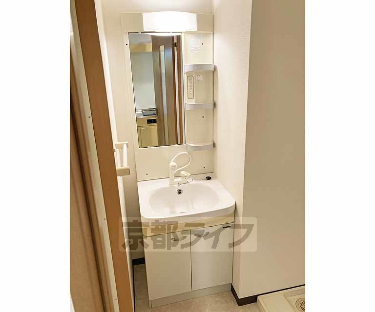 洗面設備　独立洗面台です・