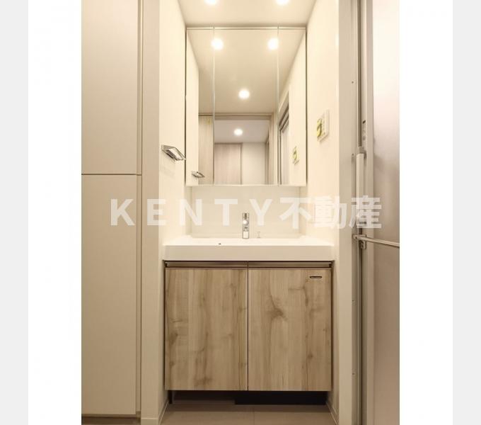 洗面設備　ゆったりとスペースのある洗面所