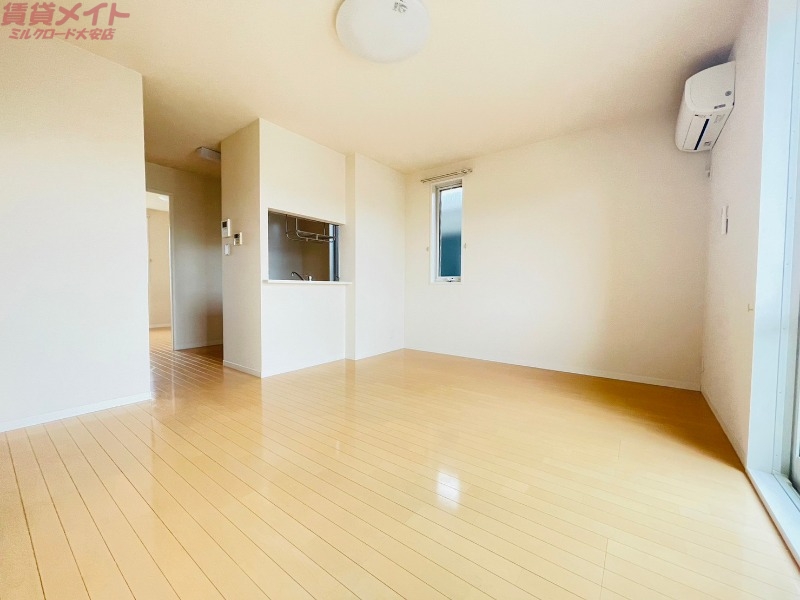 居室・リビング　別部屋参考写真です