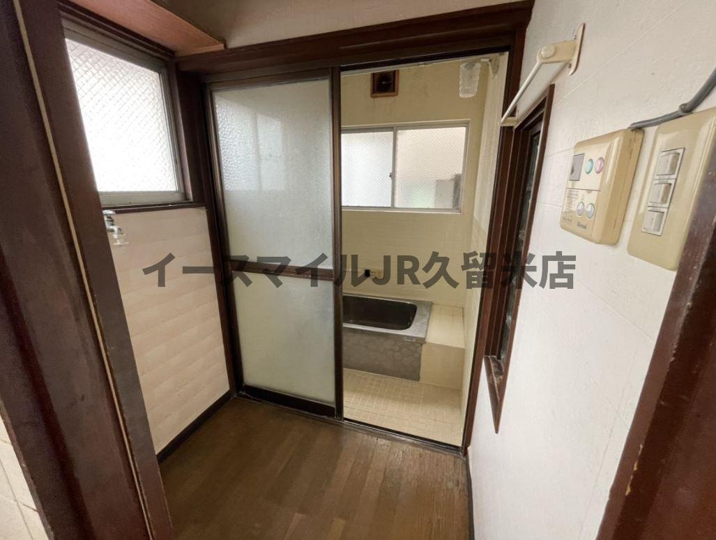 洗面設備　スペースが確保できる洗面所です