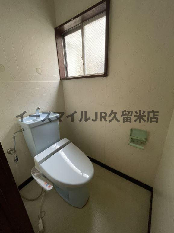 トイレ　落ち着いた色調のトイレです