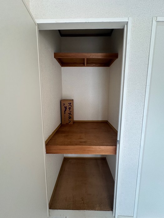 収納　洋室7帖のお部屋にある収納スペースです！奥行きのある収納で、