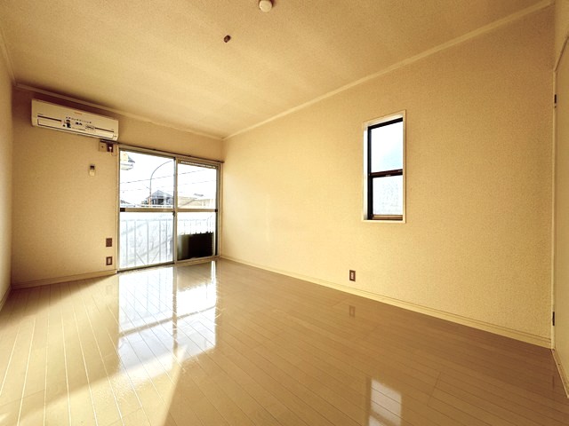 居室・リビング　南向き洋室7帖☆バルコニーに繋がる角部屋二面採光お部屋です！