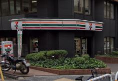 コンビニ　セブンイレブン 新宿御苑前本通り店（コンビニ）まで86m