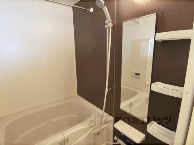 バス・シャワールーム　鏡