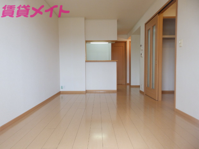 居室・リビング　同物件別室画像