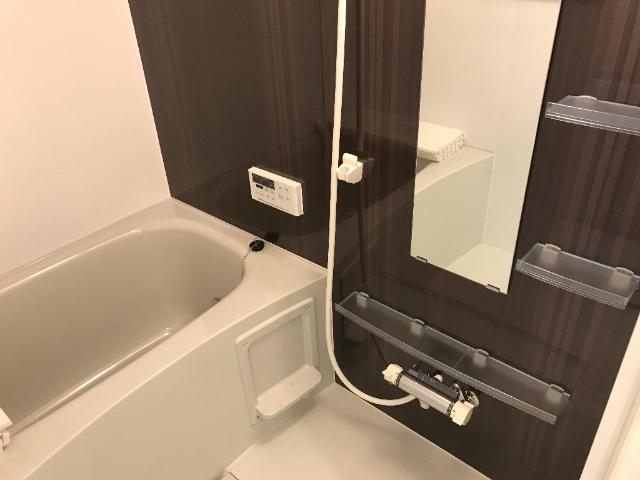 バス・シャワールーム　コンパクトで使いやすいお風呂です