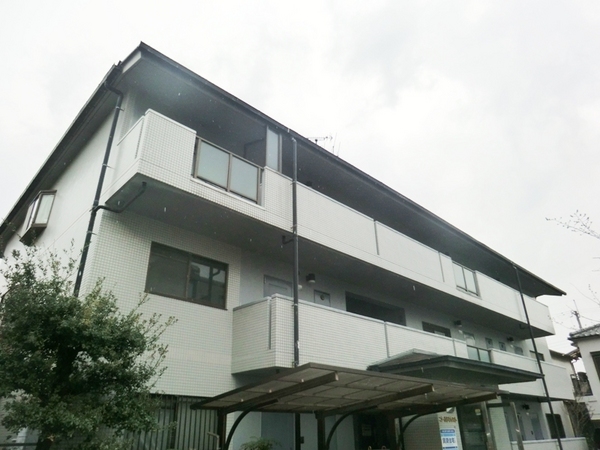 建物外観　敷地内に駐車場あります！