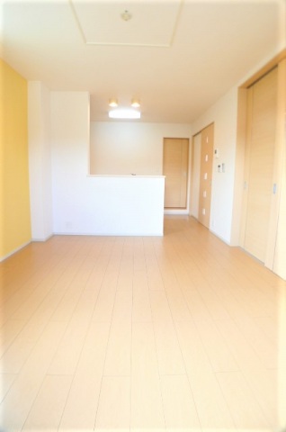 居室・リビング　※他号室の写真です