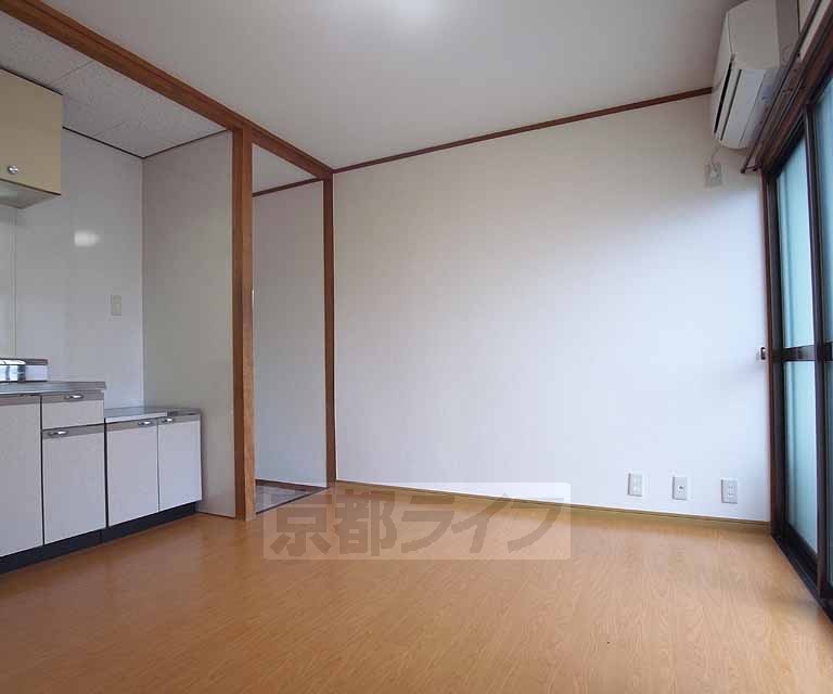 ハイツ松ヶ崎の居間写真