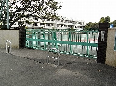 小学校　北区立清水小学校（小学校）まで461m