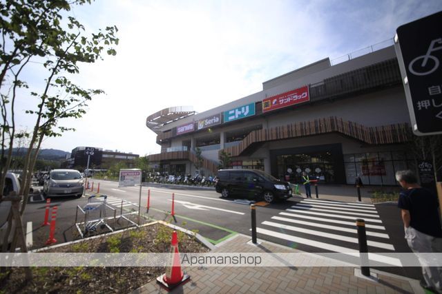 ショッピングセンター　イーアス高尾（ショッピングセンター）まで1300m