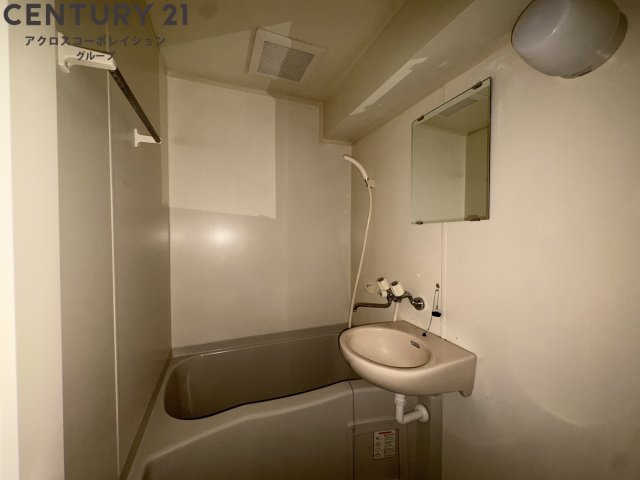 バス・シャワールーム　シンプルな2点ユニットバス