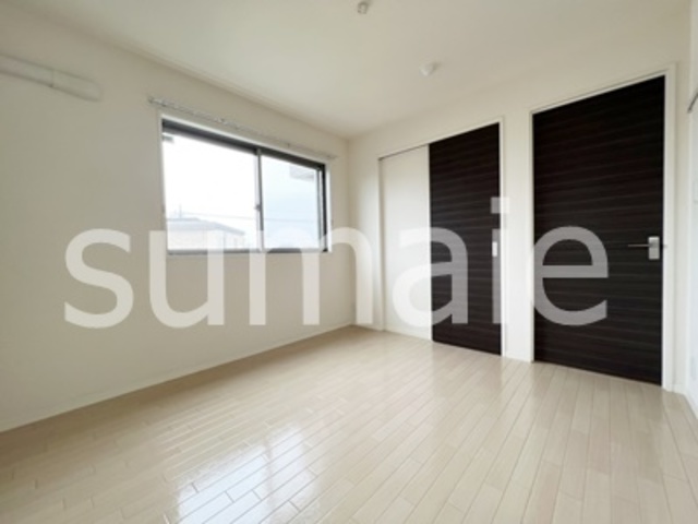 その他部屋・スペース　二面採光の寝室！