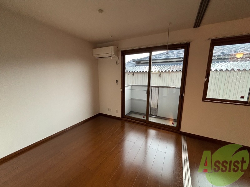 居室・リビング　リビングは８帖となっており、広々としております。