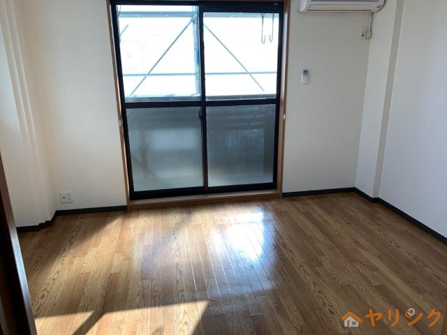 居室・リビング　室内