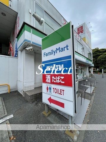 コンビニ　ファミリーマート横浜本牧店（コンビニ）まで701m