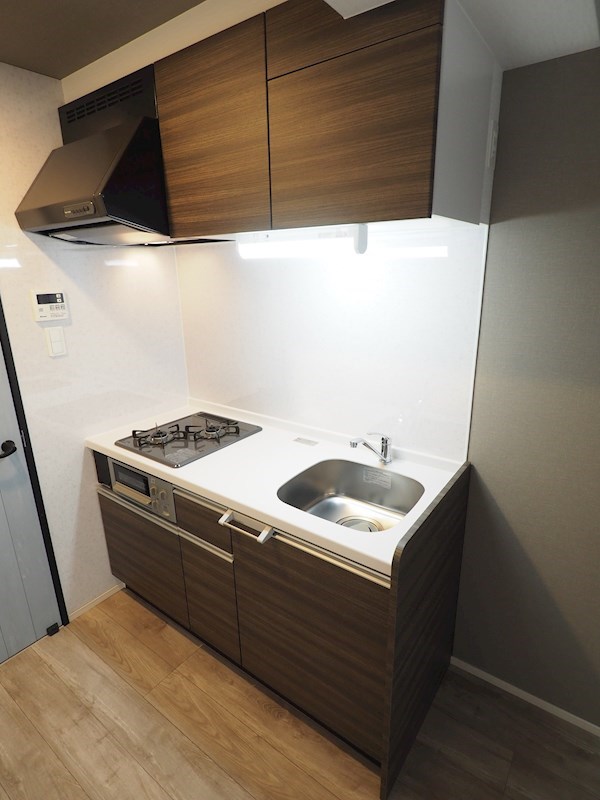 キッチン　オシャレな内装・グリル付き設備充実