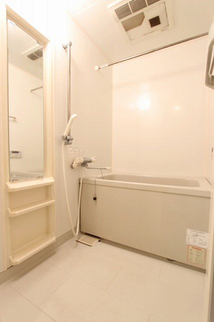 バス・シャワールーム　同物件別号室のものです。